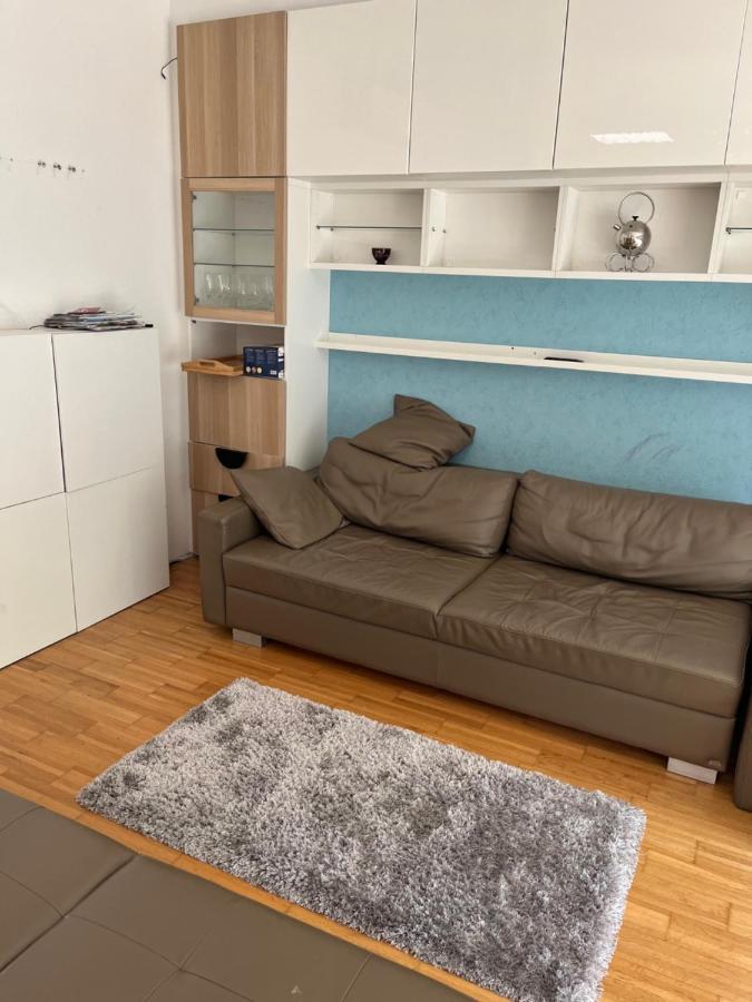 Dachgeschosswohnung Mit Kostenlosem Parkplatz Und Internet! Viyana Dış mekan fotoğraf